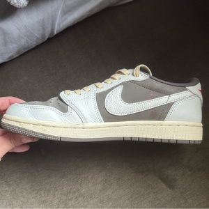 Air Jordan 1 Low x Travis Scott Edition - Reverse Mocha